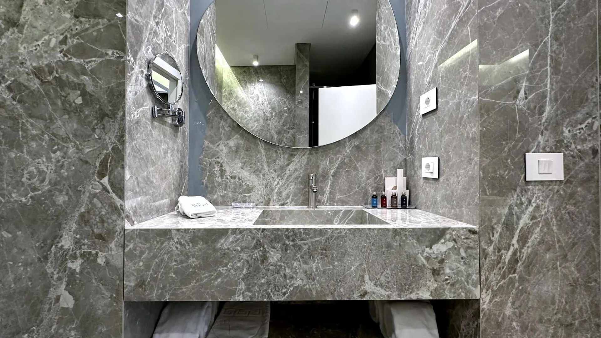 10 Stories Hotel Beirut 0*,  Lebanon